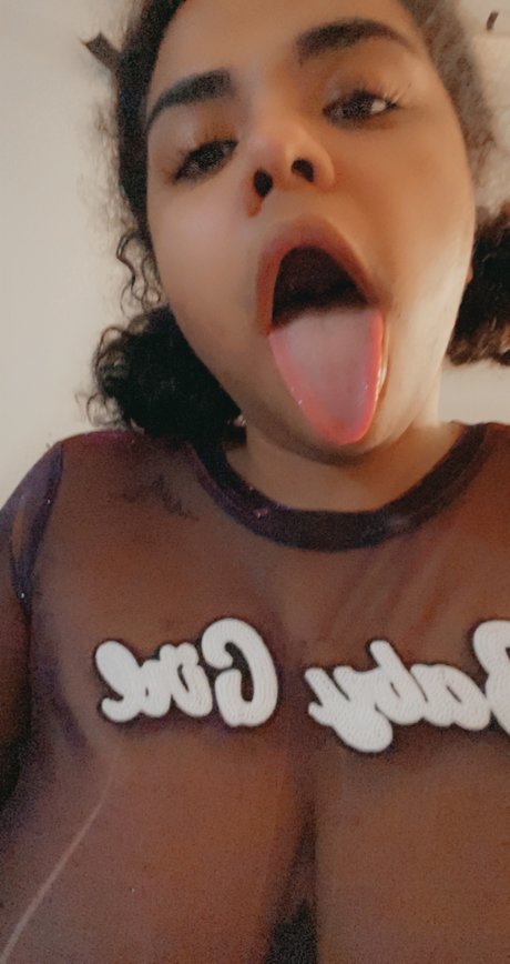 Naakte gelekte OnlyFans-foto van Shani