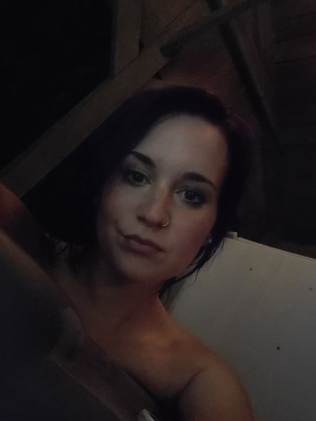 Naakte gelekte OnlyFans-foto van Purple Hair Girl 