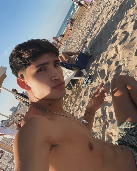 Naakte gelekte OnlyFans-foto van Jose Cardona