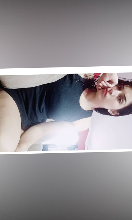 Naakte gelekte OnlyFans-foto van Gnesis