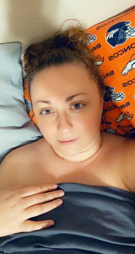 Naakte gelekte OnlyFans-foto van Nikki Westgate