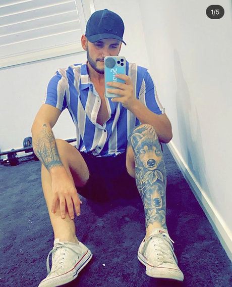 Naakte gelekte OnlyFans-foto van Newytradie