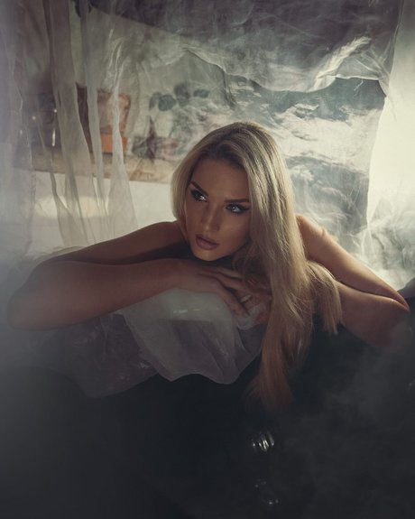 Naakte gelekte OnlyFans-foto van Bonni Gee