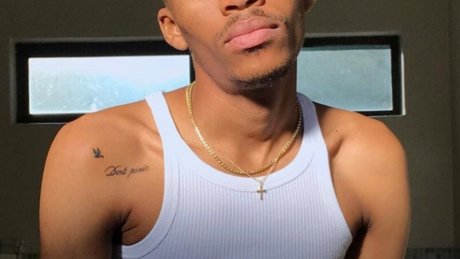 Naakte gelekte OnlyFans-foto van Henry