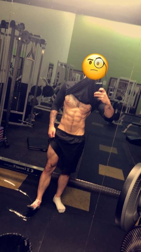 Naakte gelekte OnlyFans-foto van Noah Fitt