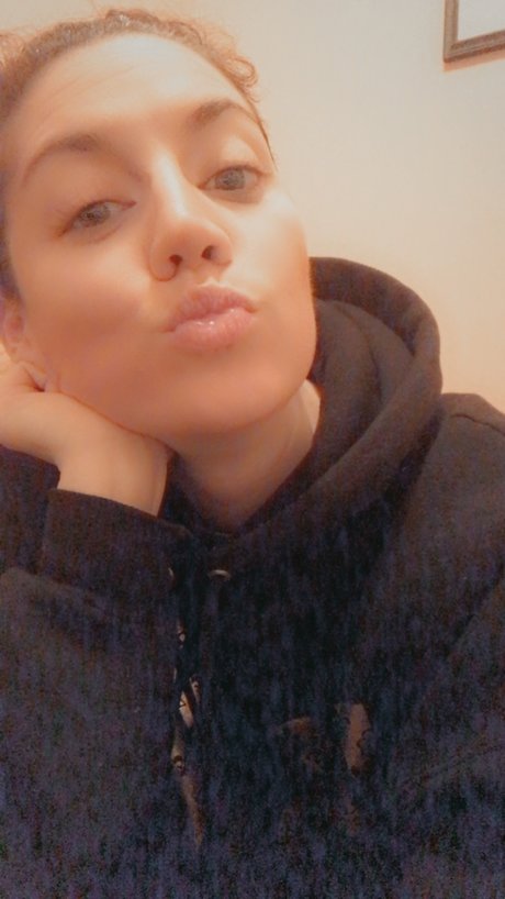 Naakte gelekte OnlyFans-foto van Jenn