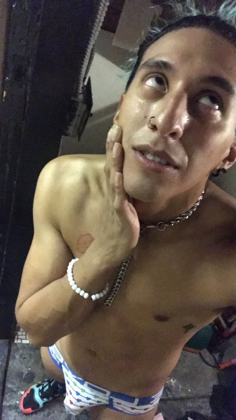 Naakte gelekte OnlyFans-foto van Ricky October