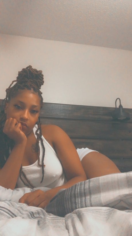 Naakte gelekte OnlyFans-foto van Stonii B