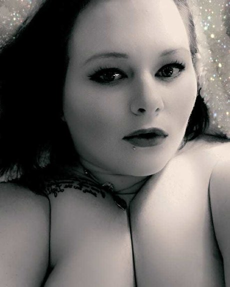 Naakte gelekte OnlyFans-foto van Katie
