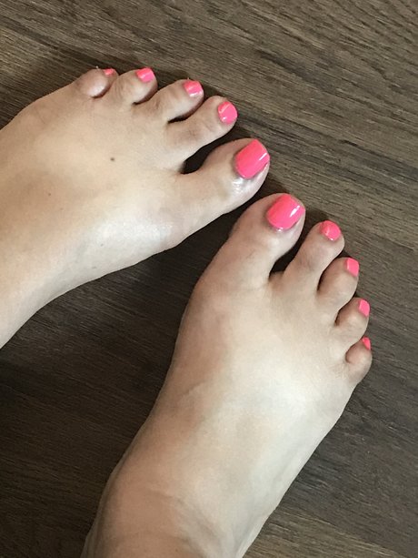 Naakte gelekte OnlyFans-foto van Apple Butta
