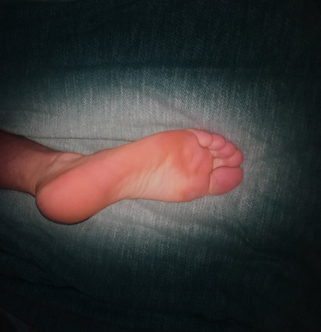 Naakte gelekte OnlyFans-foto van Musclefeet
