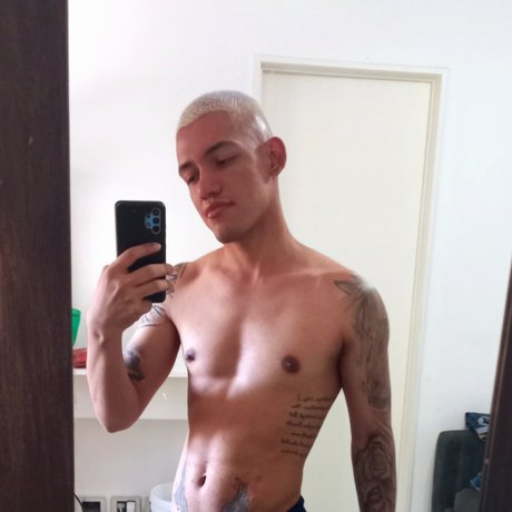Naakte gelekte OnlyFans-foto van Cristhian Cano