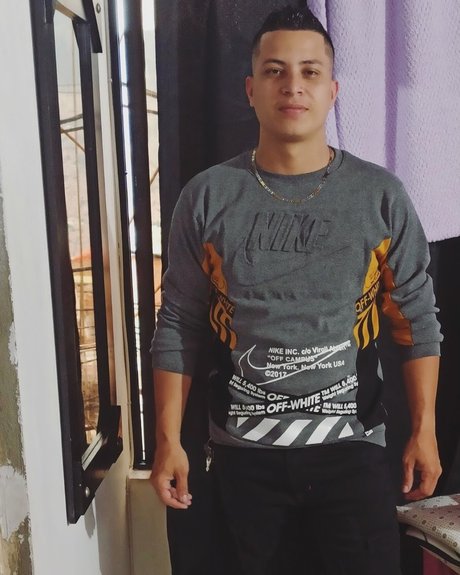 Naakte gelekte OnlyFans-foto van Ricomazo