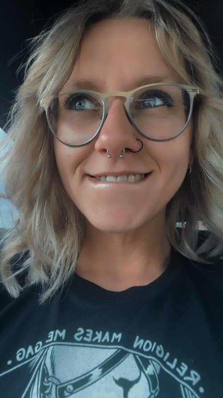 Naakte gelekte OnlyFans-foto van Sorry Mom
