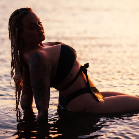 Naakte gelekte OnlyFans-foto van Ms Gee