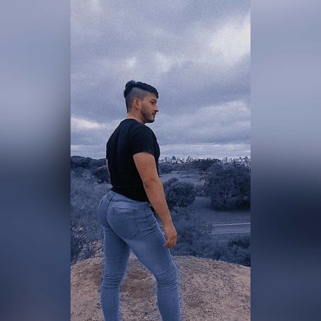 Naakte gelekte OnlyFans-foto van Juan Pablo