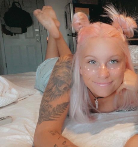 Naakte gelekte OnlyFans-foto van Yours Gardenbunny
