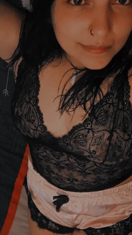 Naakte gelekte OnlyFans-foto van Cami