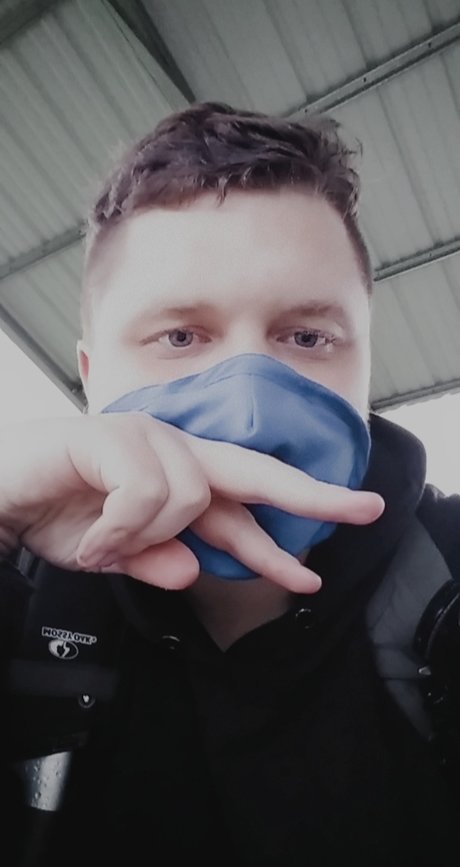 Naakte gelekte OnlyFans-foto van Sth Oson