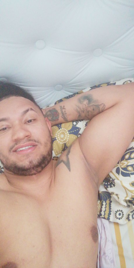 Naakte gelekte OnlyFans-foto van Adrian