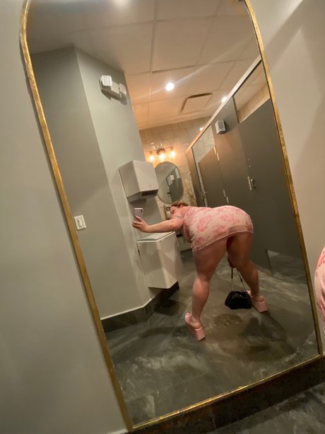 Naakte gelekte OnlyFans-foto van Kitten