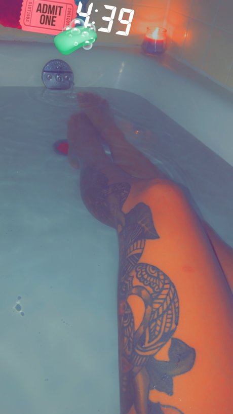 Naakte gelekte OnlyFans-foto van Lena