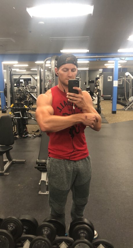 Naakte gelekte OnlyFans-foto van Mitch Trelstad