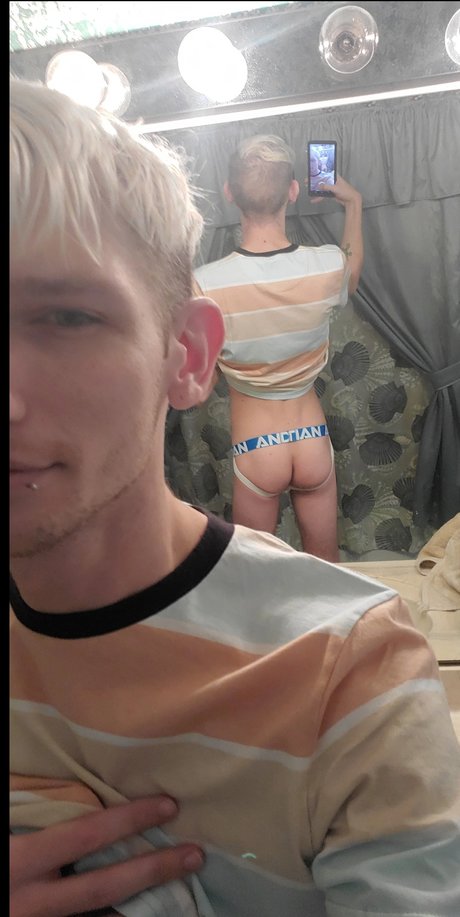 Naakte gelekte OnlyFans-foto van Nicolas Ryan