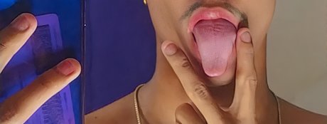 Naakte gelekte OnlyFans-foto van Darwin Daniel