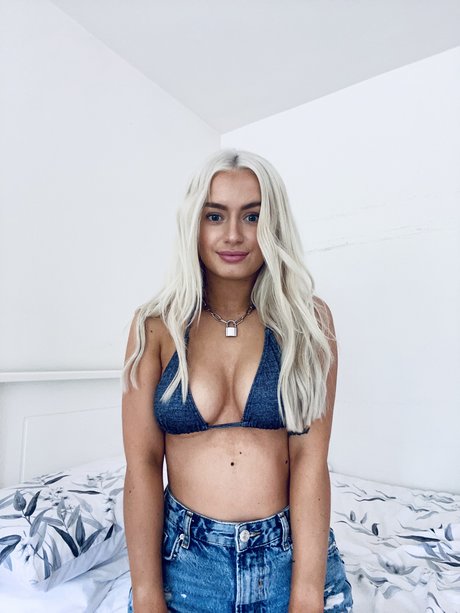 Naakte gelekte OnlyFans-foto van Hannah S