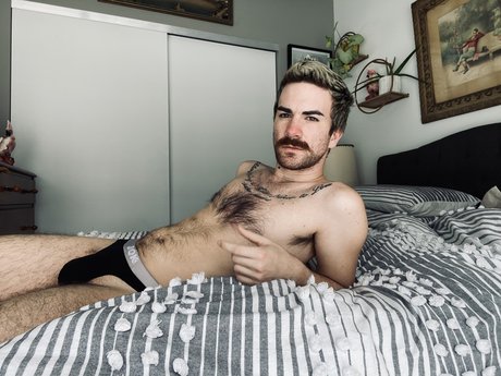 Naakte gelekte OnlyFans-foto van Underwear Junkie