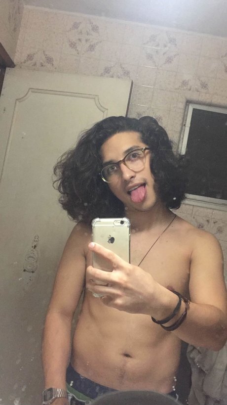 Naakte gelekte OnlyFans-foto van Raulmed