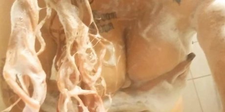 Naakte gelekte OnlyFans-foto van Wetkitty773