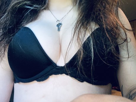 Naakte gelekte OnlyFans-foto van Trinity