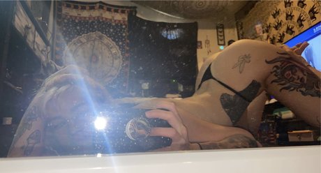 Naakte gelekte OnlyFans-foto van Kitty Vik 