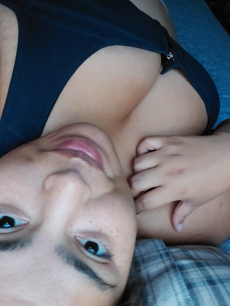 Naakte gelekte OnlyFans-foto van Ari