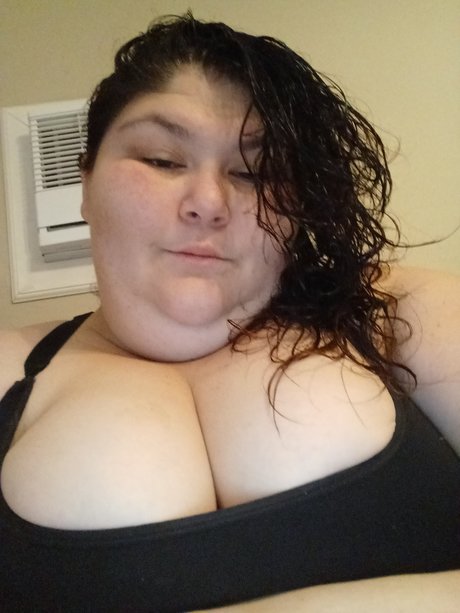 Naakte gelekte OnlyFans-foto van Fattygirlbunny
