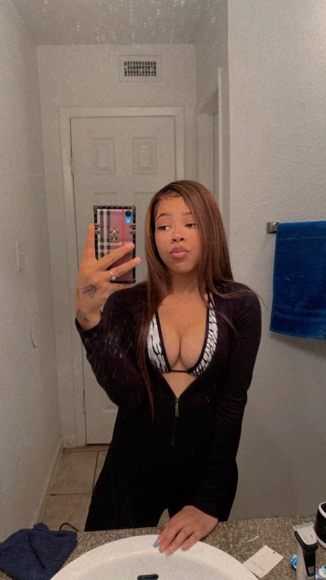 Naakte gelekte OnlyFans-foto van Jermani