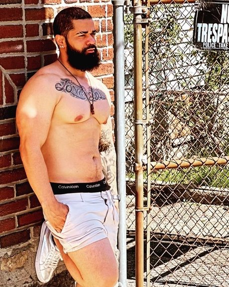 Naakte gelekte OnlyFans-foto van Jorge Lara