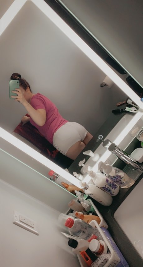 Naakte gelekte OnlyFans-foto van Ms Beauty