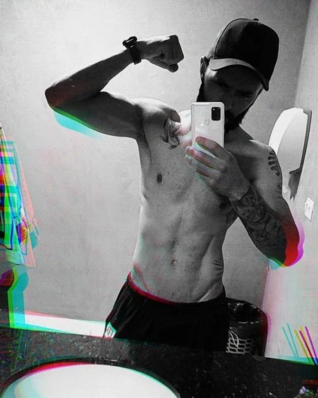 Naakte gelekte OnlyFans-foto van Joo Paulo