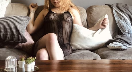 Naakte gelekte OnlyFans-foto van Lola Montez