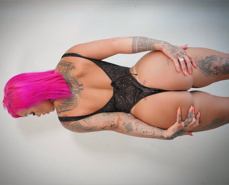 Naakte gelekte OnlyFans-foto van Lolla Martinelli