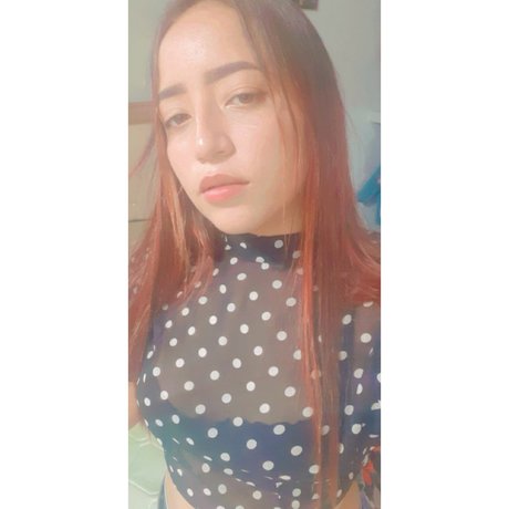 Naakte gelekte OnlyFans-foto van Saritawg