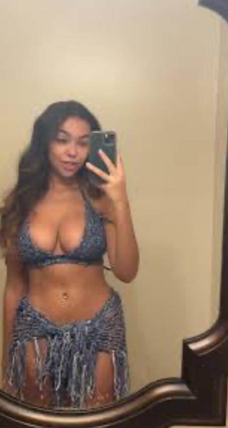 Naakte gelekte OnlyFans-foto van Sydney Scott