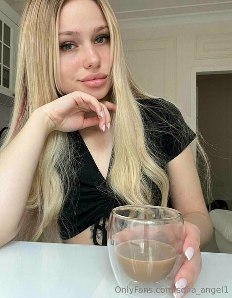 Naakte gelekte OnlyFans-foto van Sofiaangel1