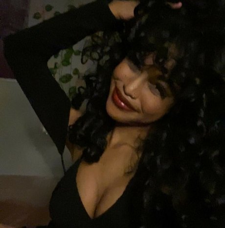 Naakte gelekte OnlyFans-foto van Oil7ll
