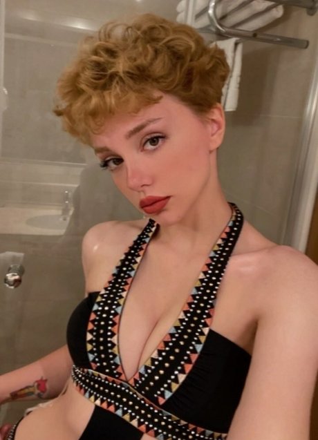 Naakte gelekte OnlyFans-foto van Mervepery