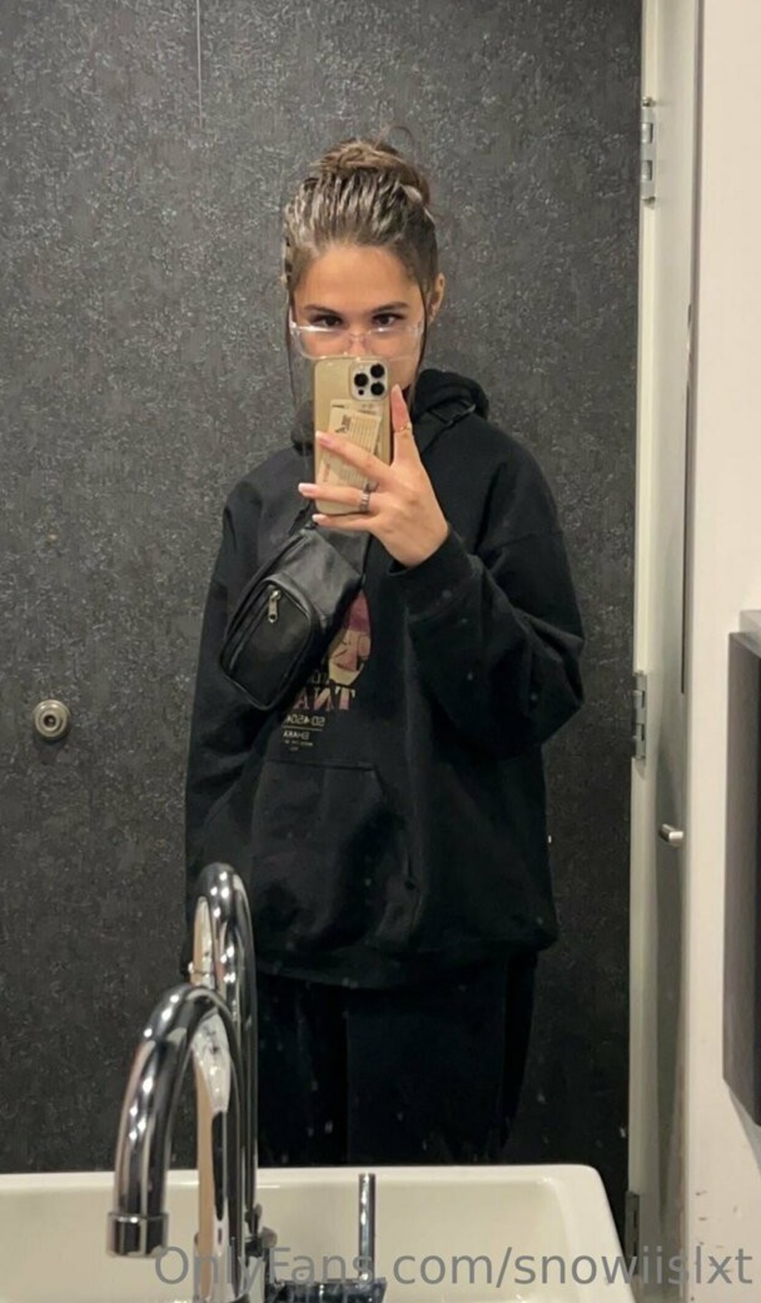 Naakte gelekte OnlyFans-foto van Snowiislxt #1 Naakte gelekte OnlyFans-foto van Snowiislxt #1