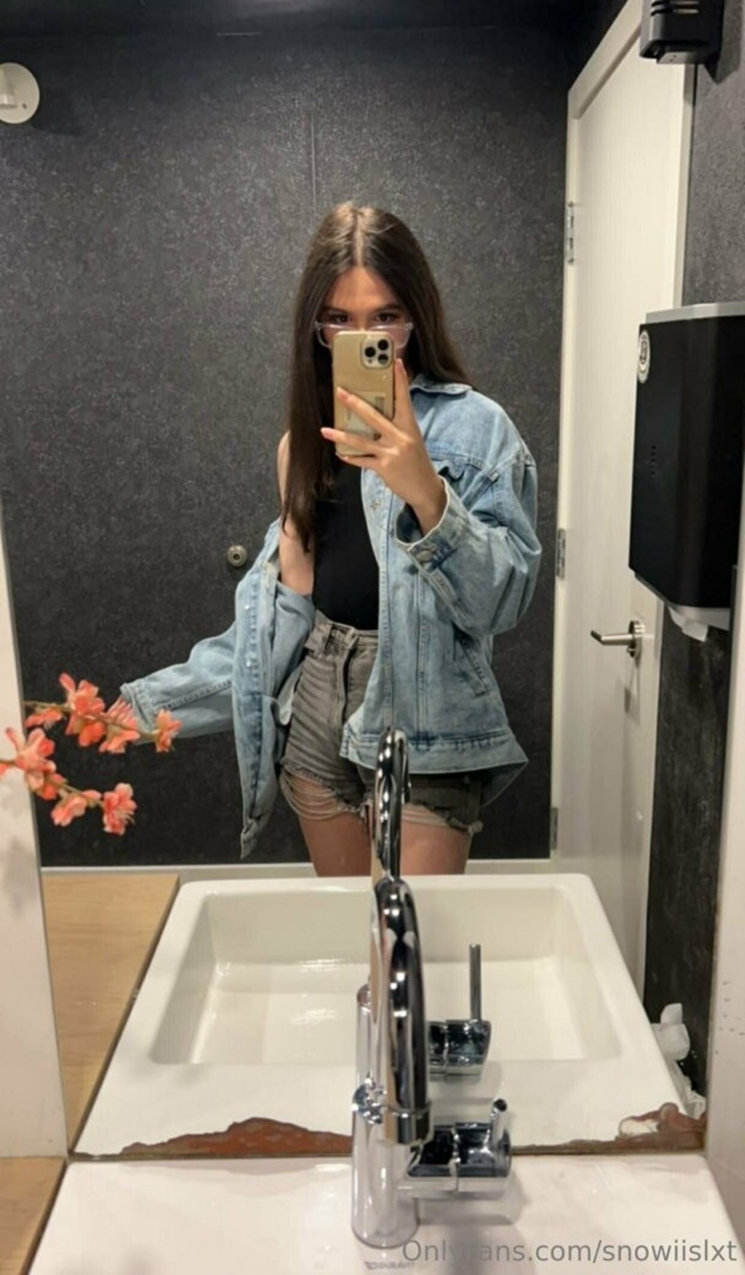 Naakte gelekte OnlyFans-foto van Snowiislxt #18 Naakte gelekte OnlyFans-foto van Snowiislxt #18